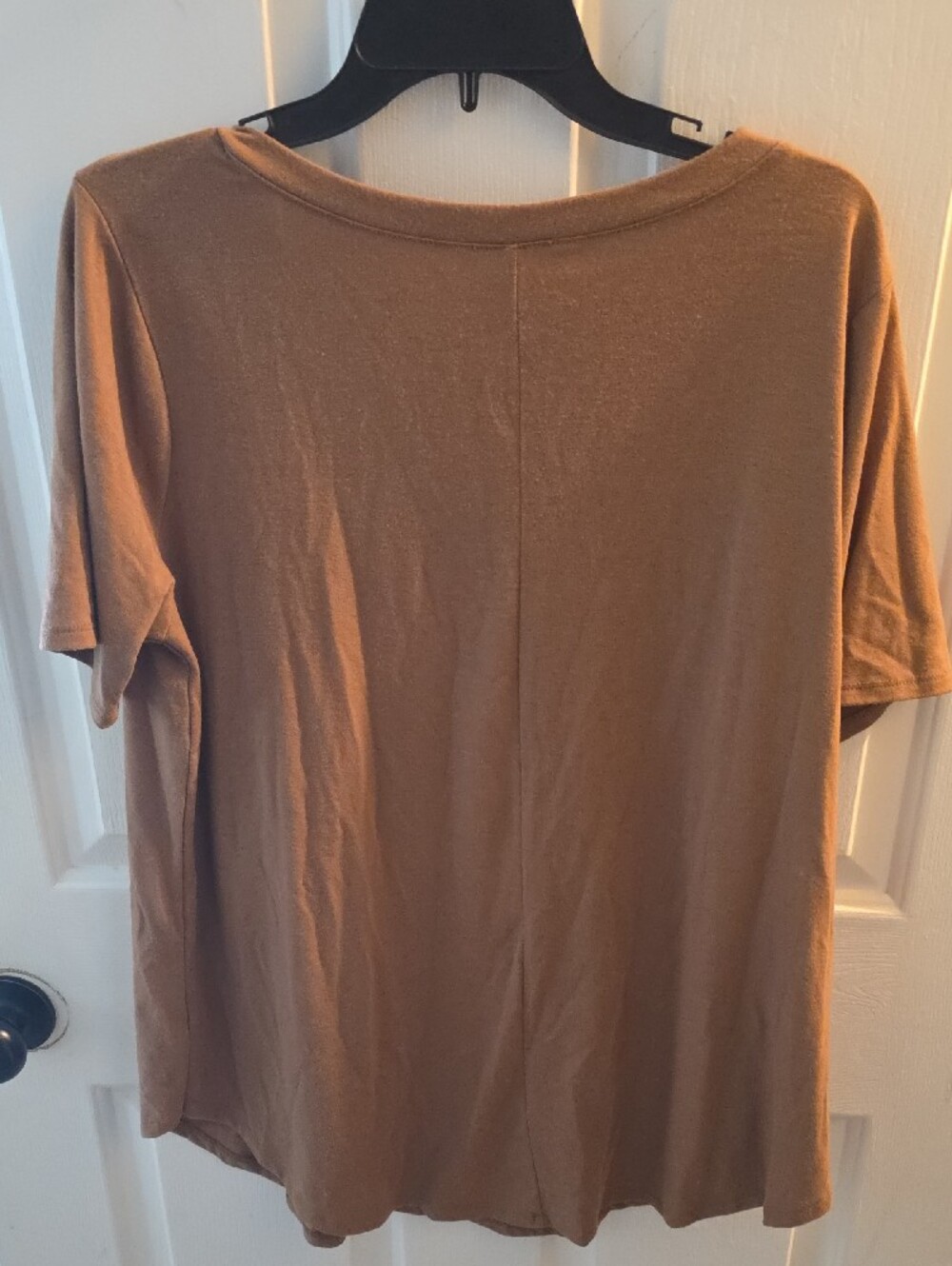Zenana Outfitters Brown V-Neck Tee with Leopard Pocket - Picture 3 of 4